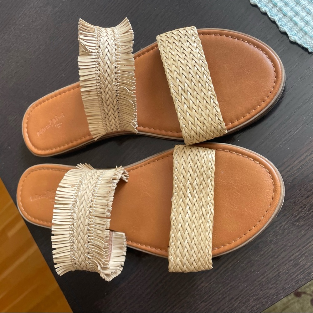 Sandals woven